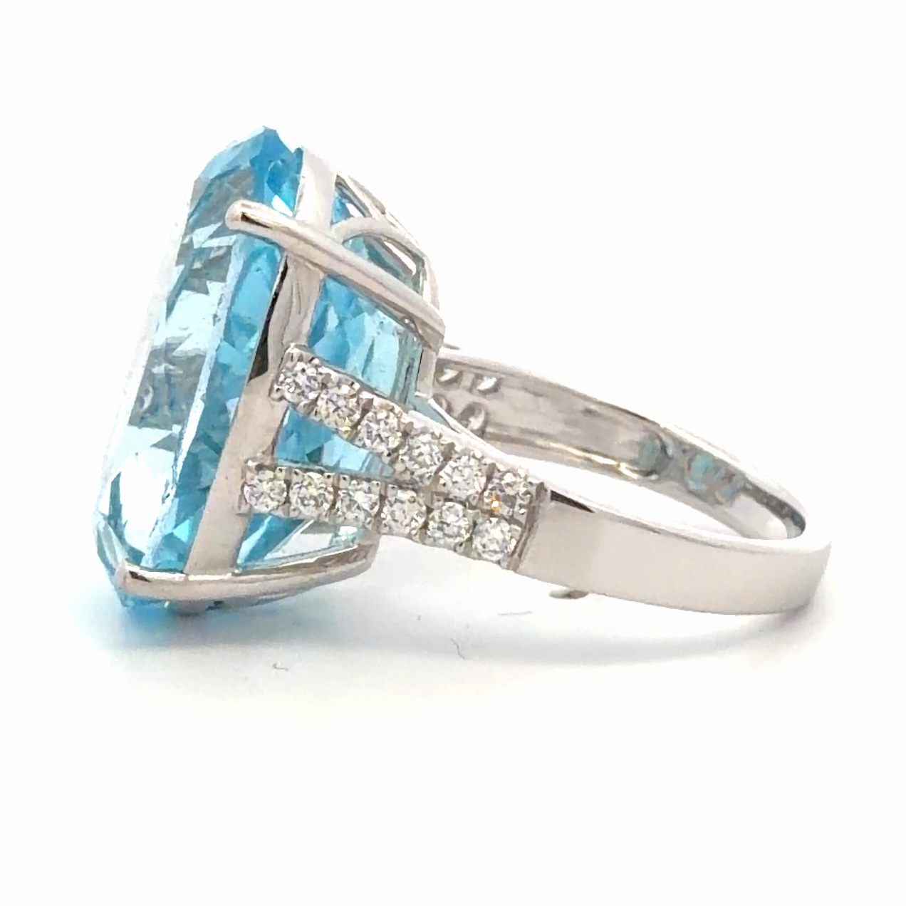 24.83ct Blue Topaz Lady's Estate Ring 076386 - Image 2