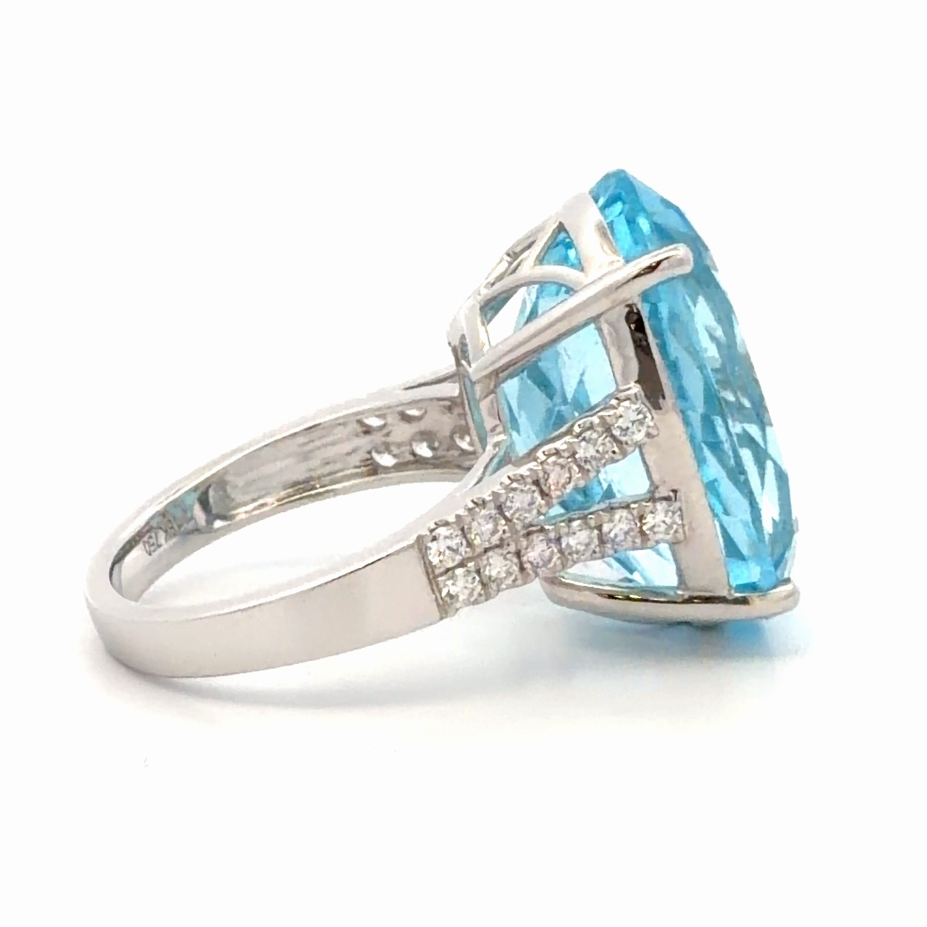 24.83ct Blue Topaz Lady's Estate Ring 076386 - Image 4