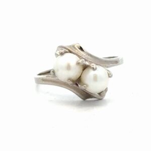 White Gold & Pearl Lady's Estate Ring 071644