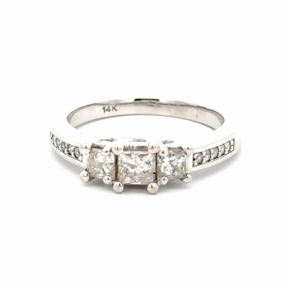 Lady's Diamond Estate Ring 077218