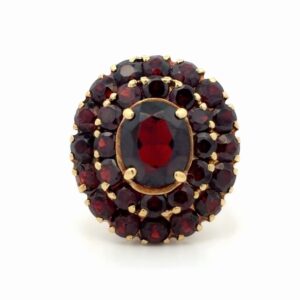 10ct Garnet Ladies Estate Ring 078422